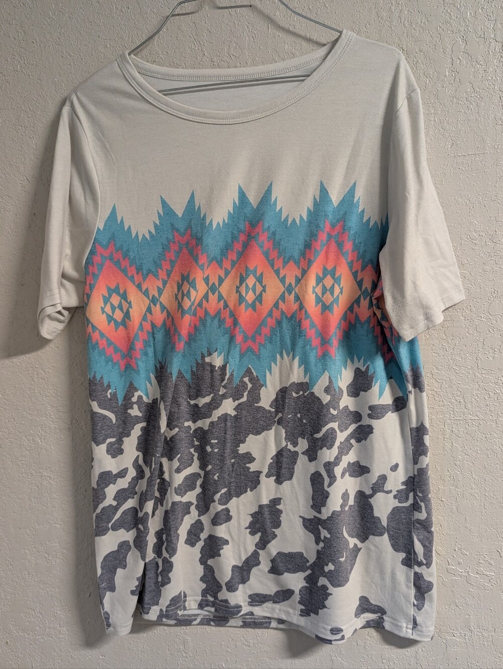 Aztec Cow print Graphic Tee L Cowgirl Stretch Boho Western Elevated Basic